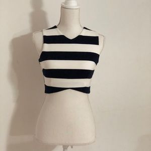 Crop top in navy blue and white w/ exposed zipper